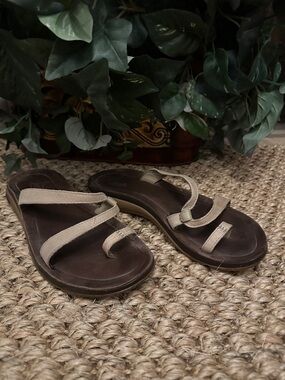 Chaco Women’s Beige Strappy Toe-Ring Sandals